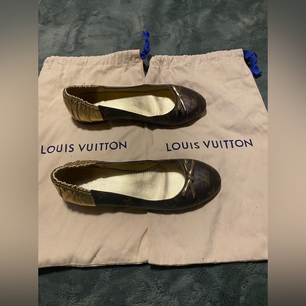 Louis Vuitton joy ballerina comes with 1 dust bag size 37.5